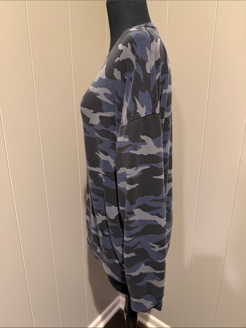B Athleta Women’s Small Navy and Gray Camo Crew Sweatshirt - Picture 4 of 6